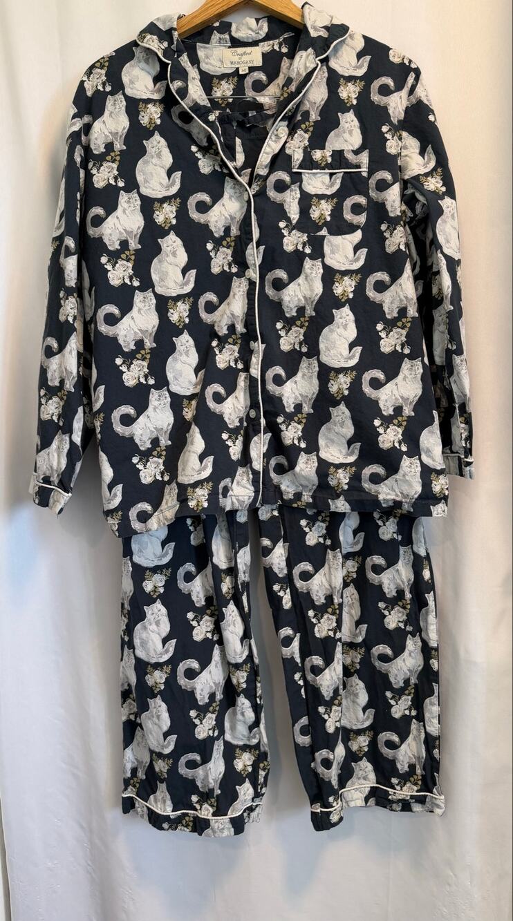 Crafted by Mahogany charcoal Sleep Set Top Bottoms White Cats Floral Pattern -M
